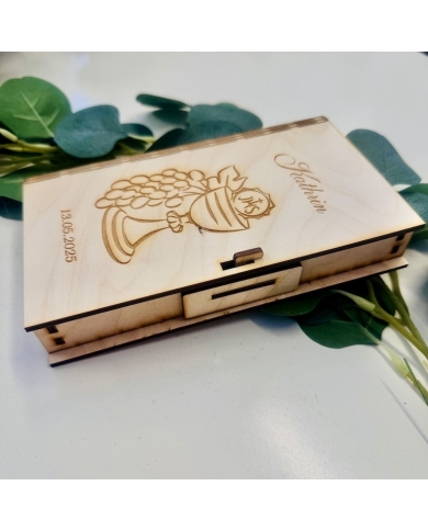 Geldbox 'Buch Kelch' Holz personalisiert