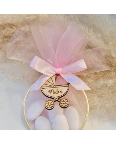 Gastgeschenk mit Tüll & Schleife 'Kinderwagen' personalisiert