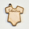 Pendentif en bois 'Body de bébé' personnalisé