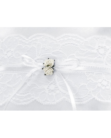 Kleines Ringkissen 'Spitze mit weissen Rosen'