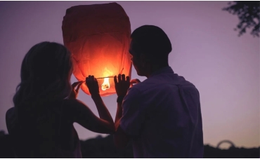 Himmelslaternen zur Hochzeit: Ursprung & Bedeutung der dekorativen Lichter